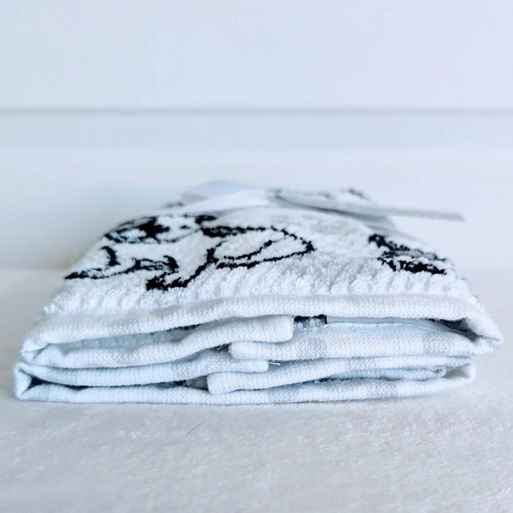 Boston Terrier Frenchie Pug Dog Print Fingertip Towel Set Of Two White Black NWT - Picture 7 of 11